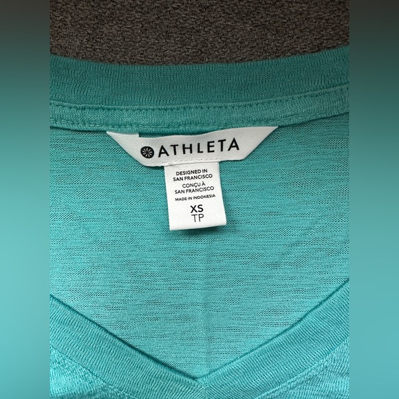 Athleta Breezy Scoop V Tee T-Shirt Gulf Green - Picture 3 of 5